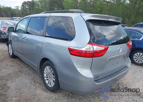 2015 Toyota Sienna Xle 8 Passenger z USA, uszkodzony, nr VIN 5TDYK3DC7FS659864